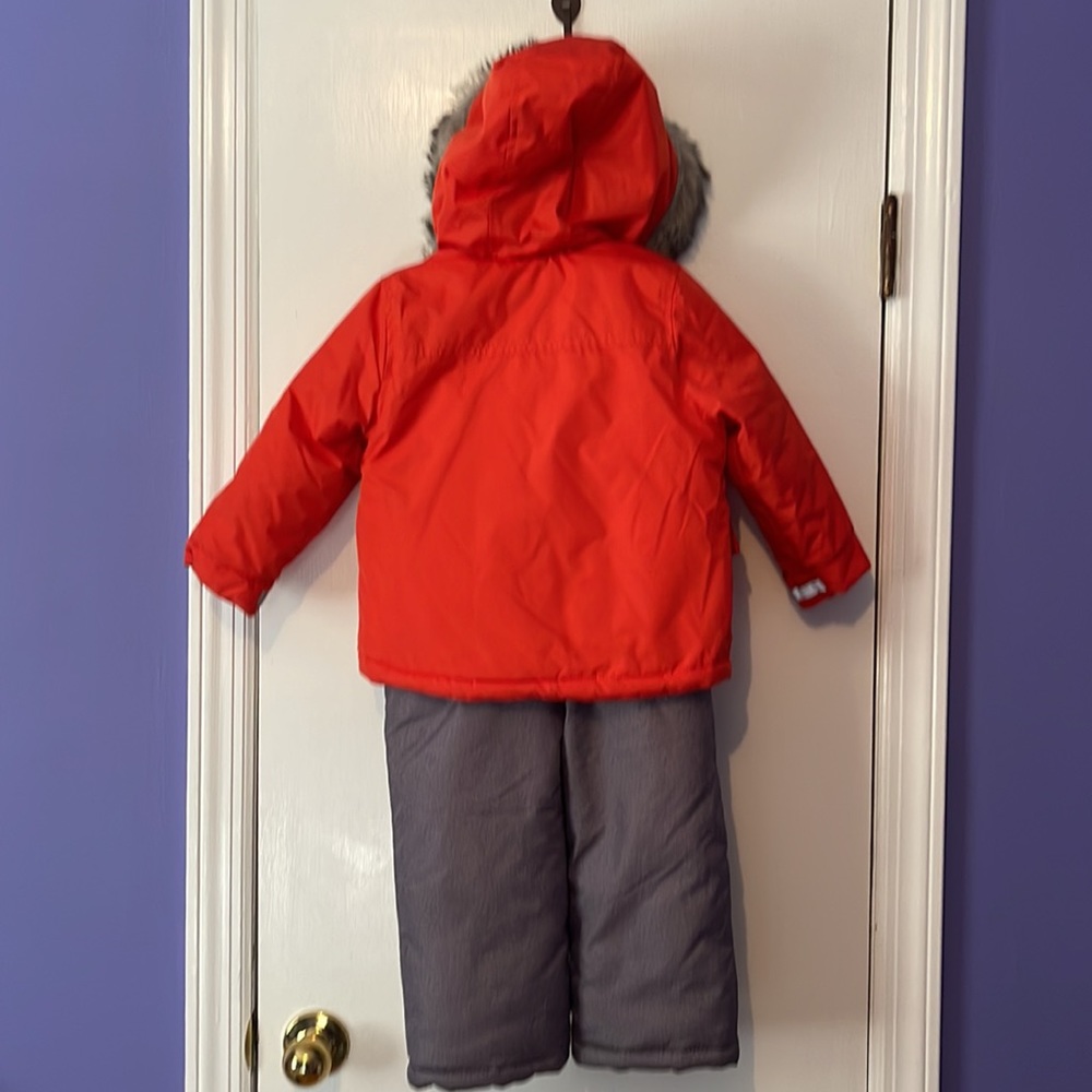 OshKosh B’Gosh winter snowsuit (jacket and bib pants) - Picture 7 of 10